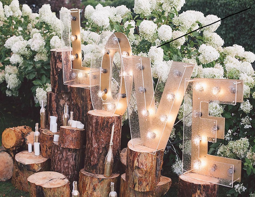Things to remember when shopping for rustic wedding decor